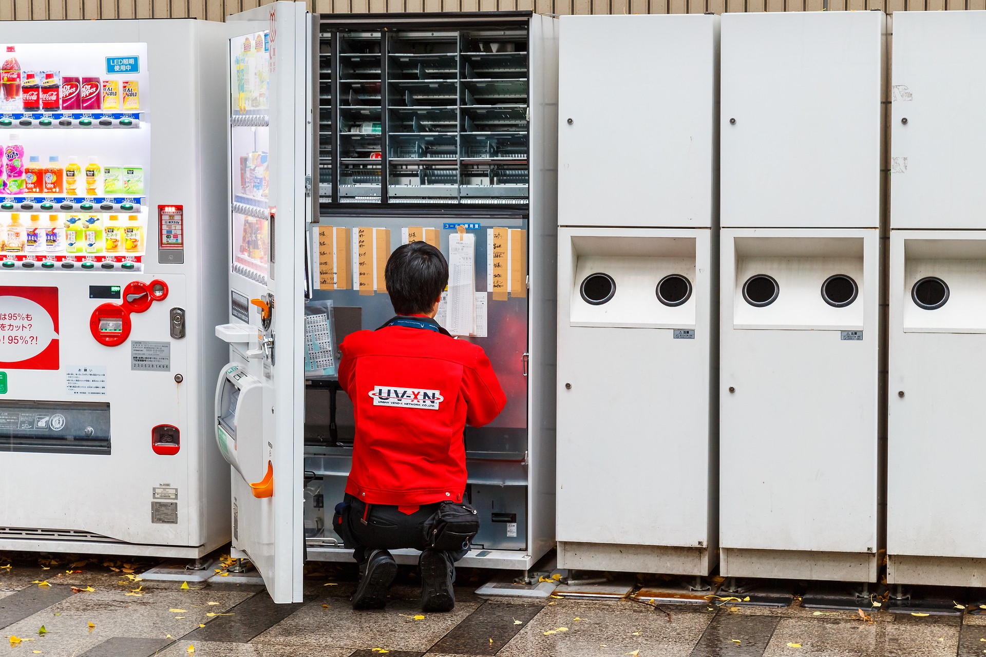 Japanese prepares beverage for a vending machine